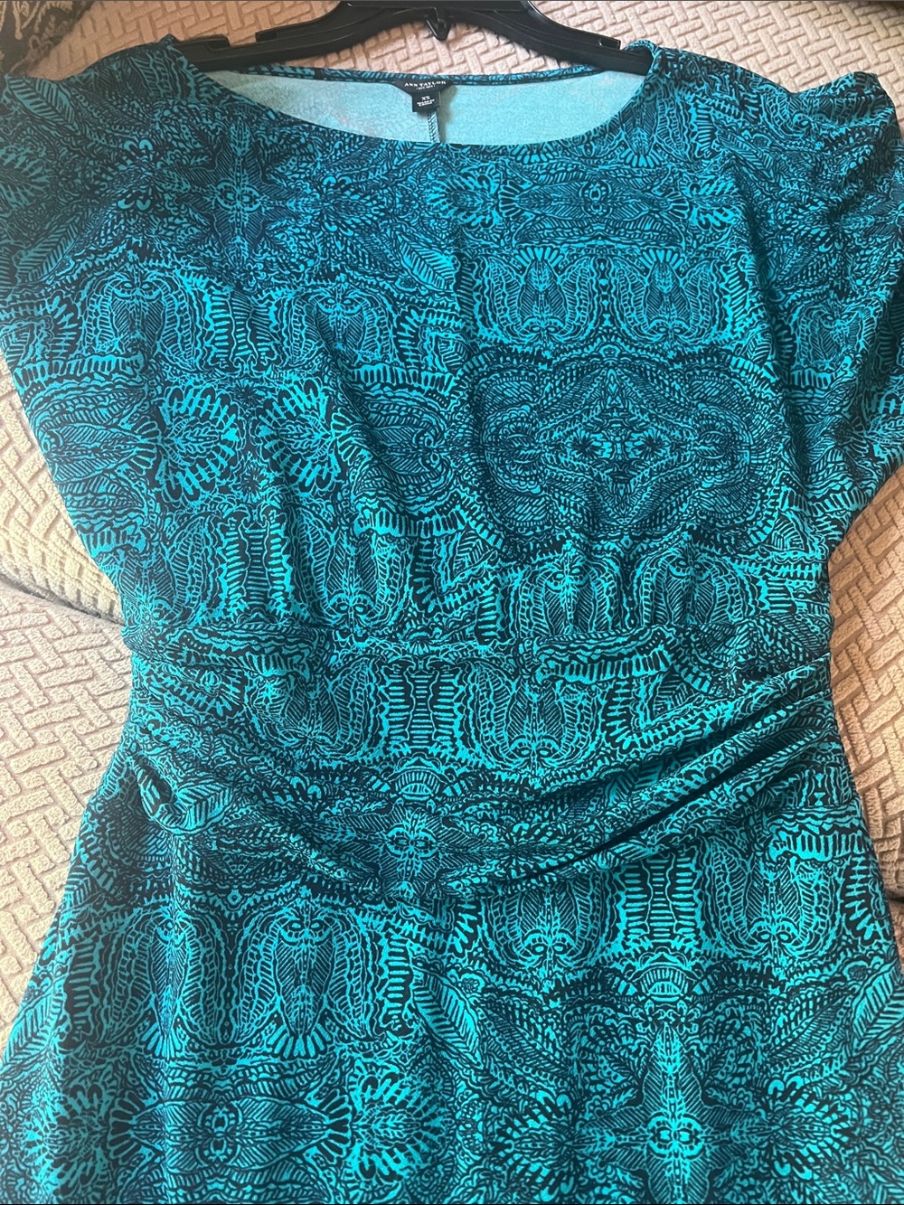 Worn 1x Ann Taylor, Size XS, Teal Patterned Short Sleeve Sheath Dress